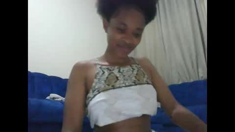 Snapshot of kaylar005 chatting on November 29, 1:36 pm kaylar online show from November 29, 1:36 pm