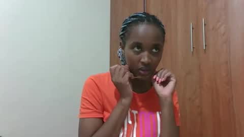 Snapshot of kaylar005 chatting on April 21, 8:01 pm kaylar online show from April 21, 8:01 pm