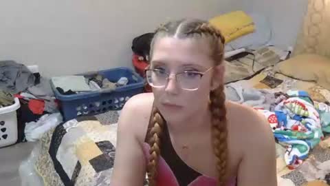 Snapshot of kayleekakesnslim chatting on May 2, 8:47 pm kaylee kakes online show from May 2, 8:47 pm