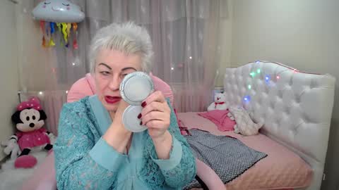 Snapshot of kaylesmoll chatting on January 23, 5:13 am kaylesmoll online show from January 23, 5:13 am