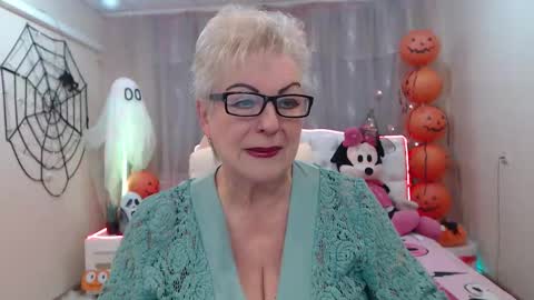kaylesmoll online show from October 14, 6:42 pm