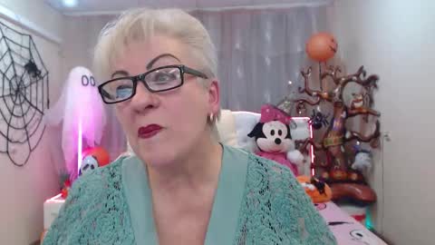 Snapshot of kaylesmoll chatting on October 22, 6:29 pm kaylesmoll online show from October 22, 6:29 pm