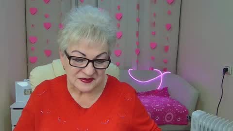 kaylesmoll online show from February 4, 8:03 pm