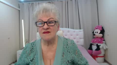 Snapshot of kaylesmoll chatting on May 5, 6:38 pm kaylesmoll online show from May 5, 6:38 pm