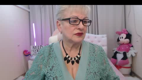 Snapshot of kaylesmoll chatting on May 27, 1:57 am kaylesmoll online show from May 27, 1:57 am