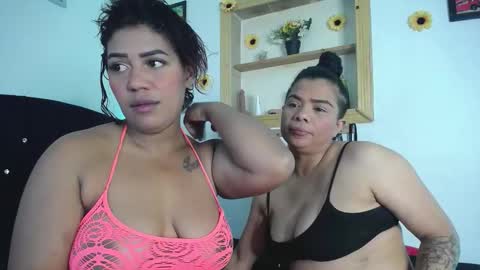 kaylie and dakota  online show from December 19, 1:34 am