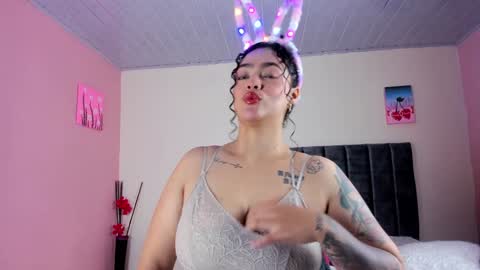 Kay online show from December 22, 4:38 pm