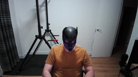 Neon online show from November 4, 7:13 pm