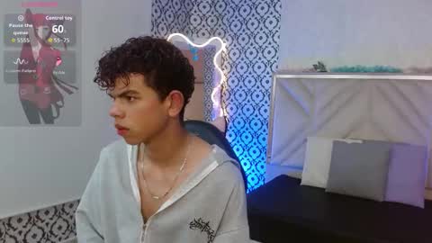 Snapshot of keahi_tay chatting on February 24, 11:41 am keahi online show from February 24, 11:41 am