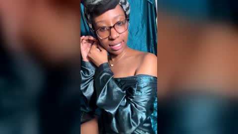 keandrasnow online show from April 18, 4:38 am