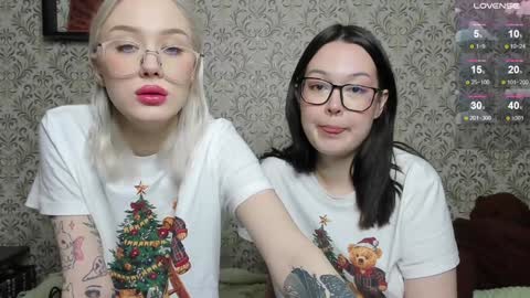 Snapshot of kebesheska chatting on December 20, 8:28 am Seb Polly Roxy Jonny online show from December 20, 8:28 am