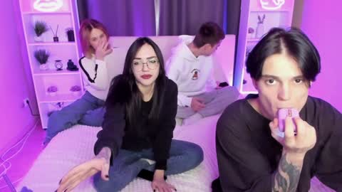 Snapshot of kebesheska chatting on January 27, 8:07 am Seb Polly Roxy Jonny online show from January 27, 8:07 am