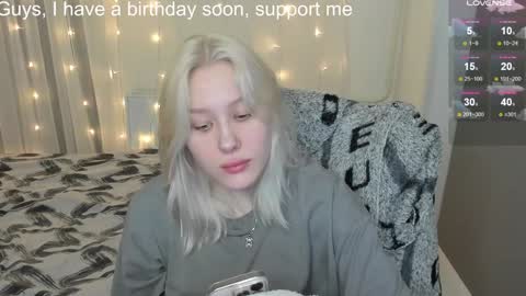 Snapshot of kebesheska chatting on February 5, 4:58 pm Seb Polly Roxy Jonny online show from February 5, 4:58 pm