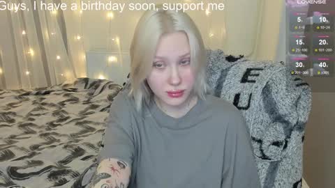 Snapshot of kebesheska chatting on February 6, 12:22 am Seb Polly Roxy Jonny online show from February 6, 12:22 am