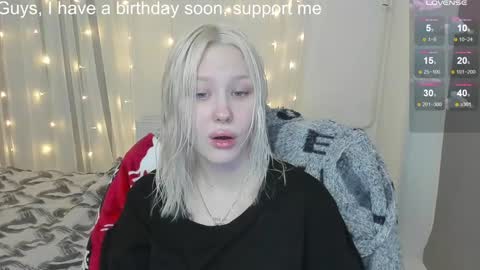 Snapshot of kebesheska chatting on February 7, 2:40 am Seb Polly Roxy Jonny online show from February 7, 2:40 am