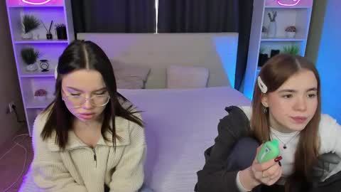 Snapshot of kebesheska chatting on February 9, 8:22 am Seb Polly Roxy Jonny online show from February 9, 8:22 am