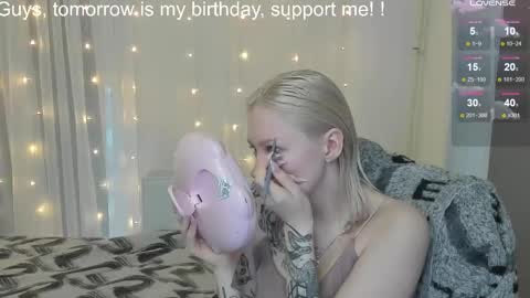 Snapshot of kebesheska chatting on February 10, 3:35 am Seb Polly Roxy Jonny online show from February 10, 3:35 am