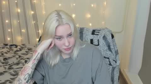 Snapshot of kebesheska chatting on February 12, 4:55 pm Seb Polly Roxy Jonny online show from February 12, 4:55 pm