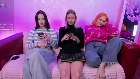 Snapshot of kebesheska chatting on March 4, 2:53 pm Seb Polly Roxy Jonny online show from March 4, 2:53 pm