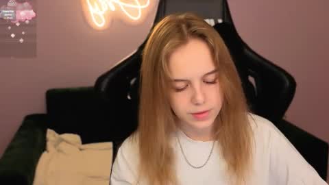 Snapshot of kebesheska chatting on September 27, 9:03 am Seb Polly Roxy Jonny online show from September 27, 9:03 am