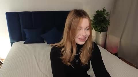 Snapshot of kebesheska chatting on October 4, 8:45 am Seb Polly Roxy Jonny online show from October 4, 8:45 am