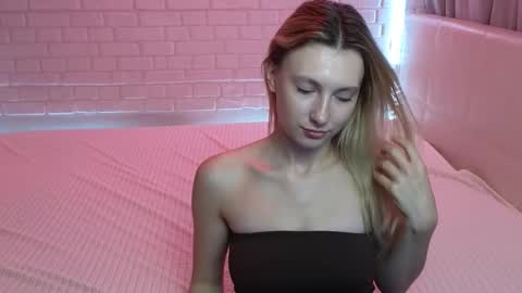 Snapshot of kebesheska chatting on October 24, 9:38 am Seb Polly Roxy Jonny online show from October 24, 9:38 am