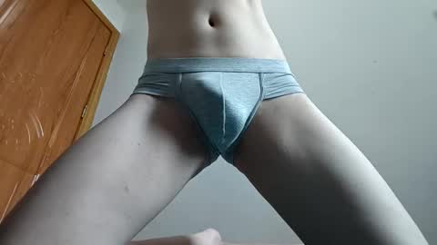 Snapshot of keepitsecret05 chatting on February 4, 6:46 am Eliot online show from February 4, 6:46 am