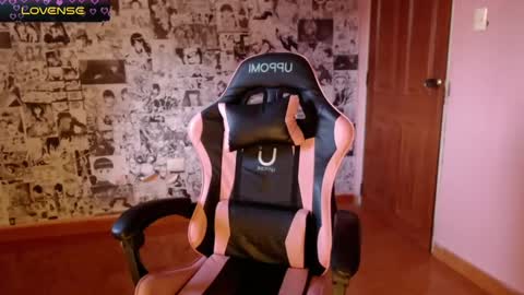 Snapshot of keikim_ chatting on February 4, 9:52 pm Kimk online show from February 4, 9:52 pm