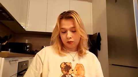 Snapshot of keilarudel chatting on December 17, 11:49 am Lisa online show from December 17, 11:49 am