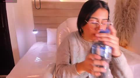 Keily Bennet online show from April 18, 12:03 am