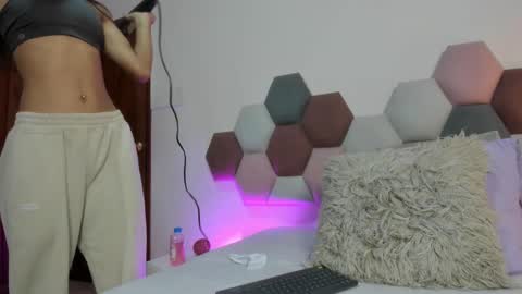 Keimy Wilde online show from March 21, 6:33 pm