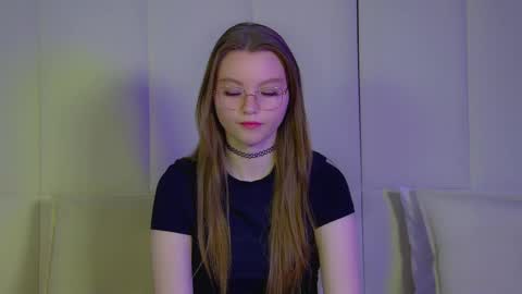 Keira online show from March 6, 6:05 pm