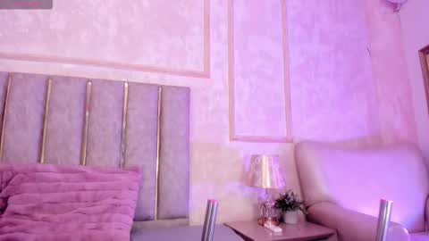 keirahartz online show from December 23, 3:59 am