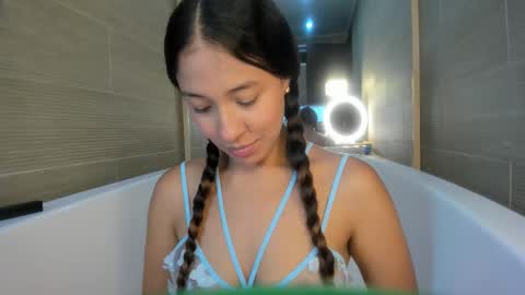 Snapshot of keiry_gonzalez23_aws chatting on October 23, 2:00 am keiry_gonzalez23_aws online show from October 23, 2:00 am