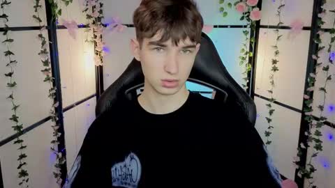 Mark online show from December 4, 1:42 pm