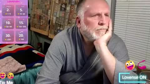 Snapshot of keithobrian chatting on December 15, 4:28 am Keithobrian online show from December 15, 4:28 am