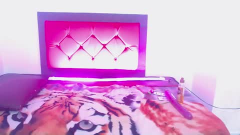 keityperrys online show from April 13, 1:00 am