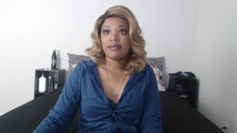 Snapshot of kelliecapri chatting on February 16, 8:44 pm Kellie online show from February 16, 8:44 pm