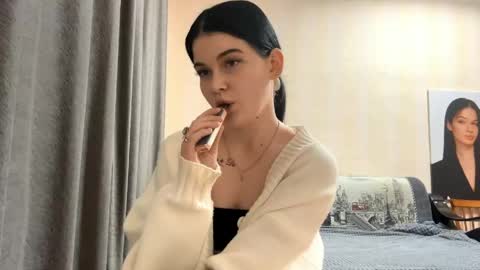 Bella online show from April 14, 3:40 pm