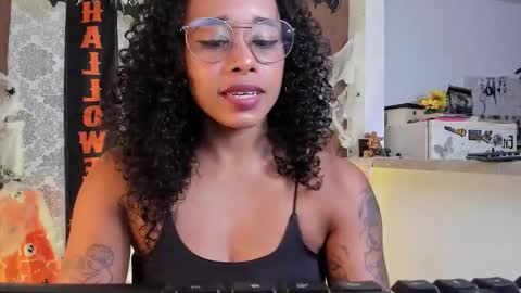 kelly__thomson online show from October 30, 10:43 pm