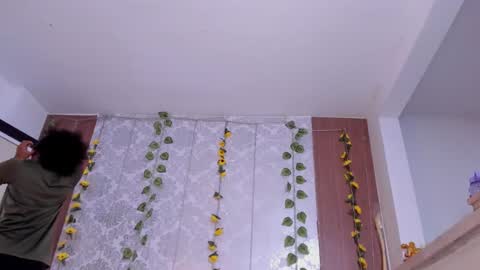 kelly__thomson online show from February 25, 1:21 pm