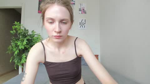 kelly_gerzikaaa online show from April 11, 2:49 am