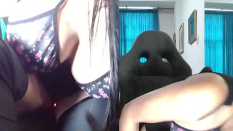 Snapshot of kelly_squirting chatting on April 29, 2:32 pm KELLY online show from April 29, 2:32 pm