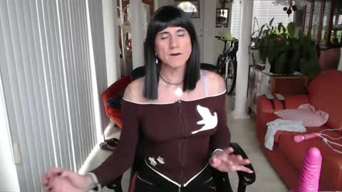 Snapshot of kellyannelynn chatting on January 8, 5:48 pm kellyanne Lynn but please call me fucktoy online show from January 8, 5:48 pm