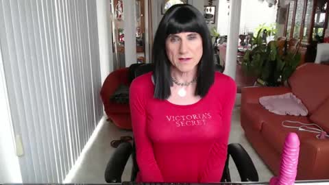 Snapshot of kellyannelynn chatting on February 8, 5:18 pm kellyanne Lynn but please call me fucktoy online show from February 8, 5:18 pm