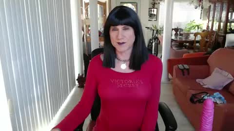 Snapshot of kellyannelynn chatting on March 1, 4:44 pm kellyanne Lynn but please call me fucktoy online show from March 1, 4:44 pm