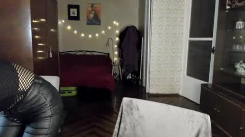 Snapshot of kellydark0111 chatting on December 18, 3:55 pm Mistress  online show from December 18, 3:55 pm