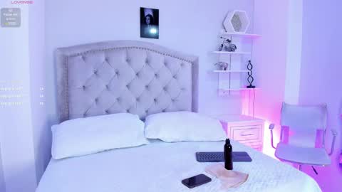 Snapshot of kellymillian_ chatting on December 14, 7:03 pm kellyMillian online show from December 14, 7:03 pm