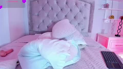 Snapshot of kellymillian_ chatting on December 27, 5:48 pm kellyMillian online show from December 27, 5:48 pm