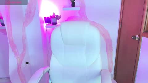 Snapshot of kellymillian_ chatting on January 24, 7:49 pm kellyMillian online show from January 24, 7:49 pm